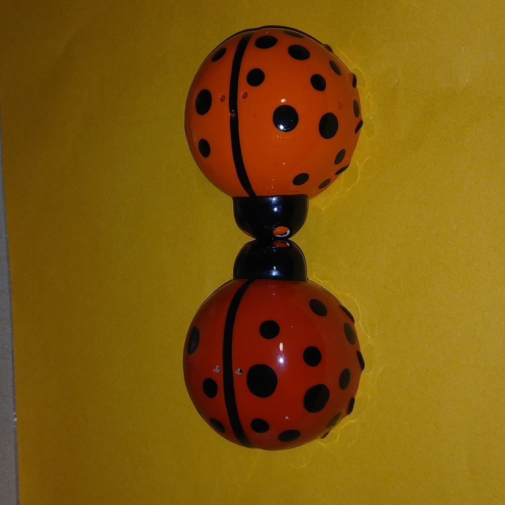Adorable Ceramic "Lady Bug" Salt ŉ Pepper Shakers